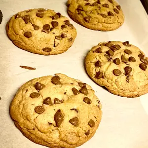 J's Phat Chocolate Chip - Delicious Snack for Chocolate Lovers - Crispy