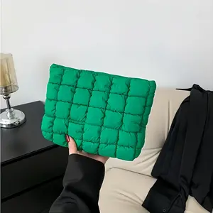 Solid Color Quilted Design Clutch, Large Capacity Travel Storage Bag with Zipper, Portable Travel Storage Bag for Women & Girls 25 Christmas Gift