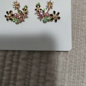 Elegant Vintage Floral Rhinestone Earrings, Colorful Artificial Gemstone Ear Studs, Perfect for Daily Wear and Festive Gifts, Flower Earrings, Pretty Studs, Earrings Jewelry, Fashion Earring, Fashionable Earrings