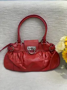 Pre-owned salvatoreferragamo Leather Messenger Bags Preloved Ferragamo Bag 36x20cm 2088