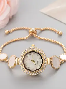 New Fashion Floral Lady Wristwatch, Cute Small Dial with Crystal Flowers, Alloy Quartz Analog Watch, Romantic Gift for Daily Wear