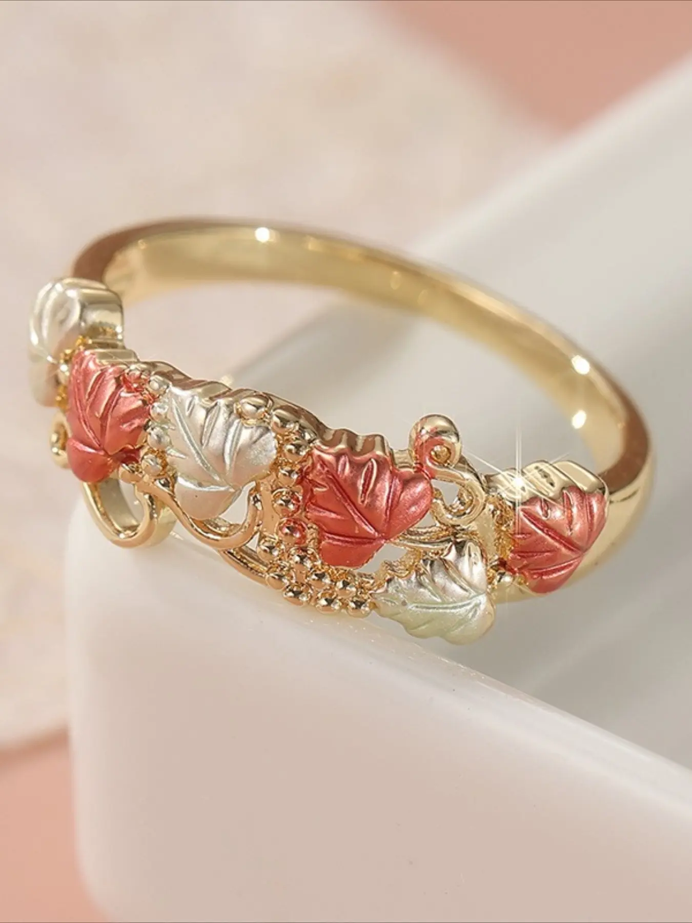 Vintage Elegant Rattan Leaf Design Women's Ring, Suitable for Women's Holiday Weddings To Wear, Perfect Gift for Her