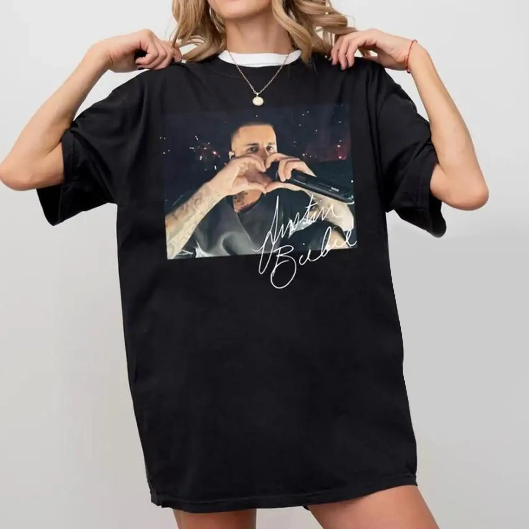 [Sale Up To 30%] Bieber Heart Sign Vintage Shirt, Retro Music T-Shirt, Tour 2026 Tee Unisex