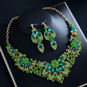 A Luxurious And Extravagant Necklace And Earring Set, Perfect for Brides As Wedding Additions, Featuring Elegant Floral Jewelry Suitable for Women'S Banquets, Parties, And Gifts