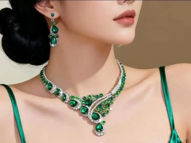 Women's Emerald-and-Silver Costume Jewelry Set, Fashion Accessory for Special Occasions