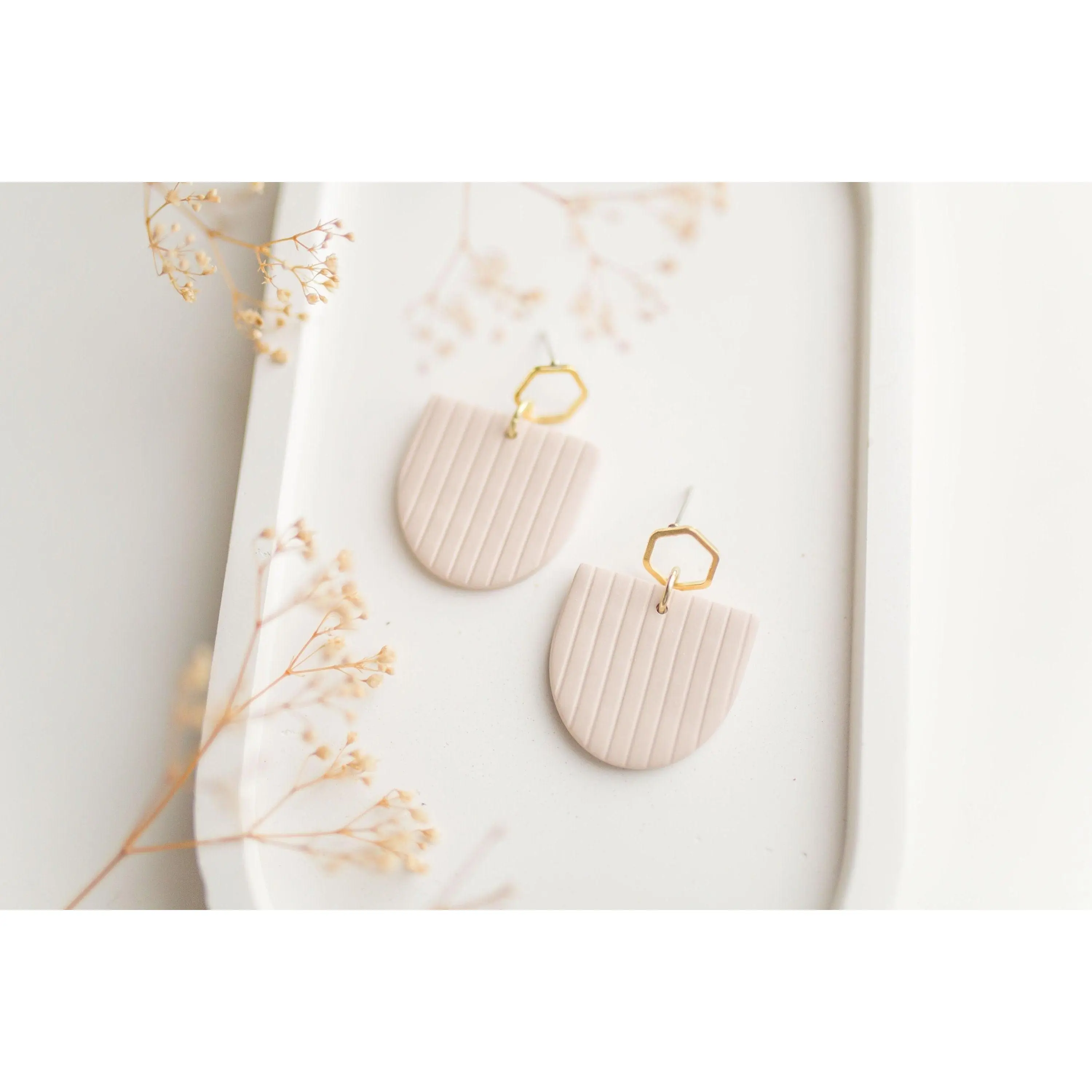 Clay earring | beige