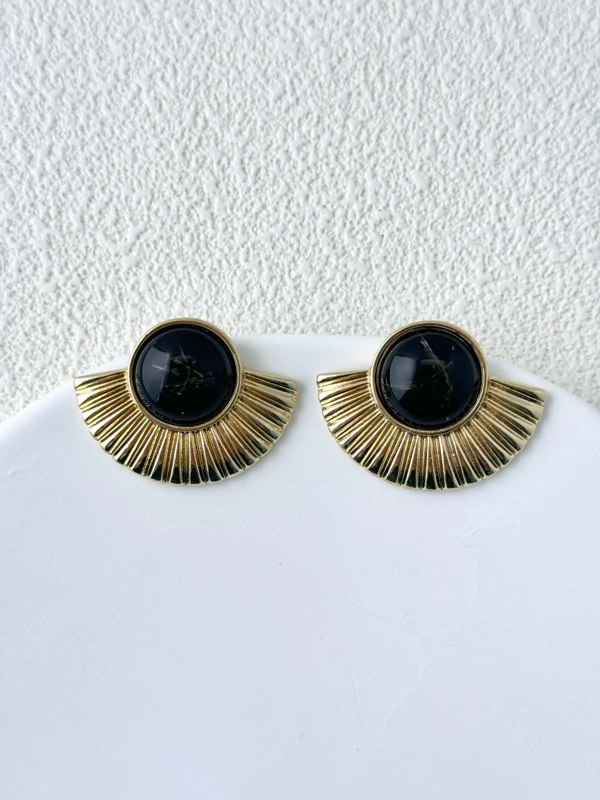 Starry Jewelry Retro antiquing craftsmanship fan-shaped base handmade inlaid obsidian earrings. Women's stud style. A018