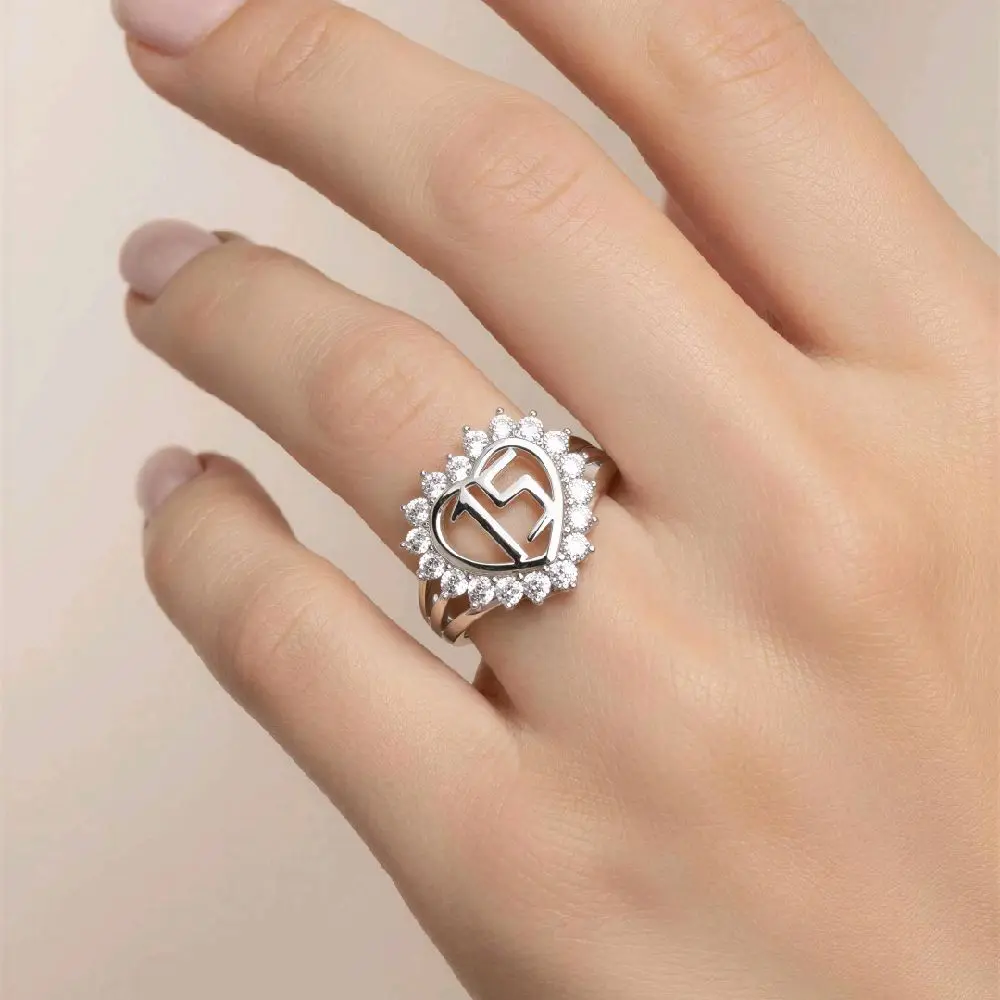 Elegante anillo, de 15 Años  con corconia en forma de corazón