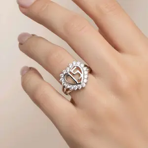 Elegante anillo, de 15 Años  con corconia en forma de corazón