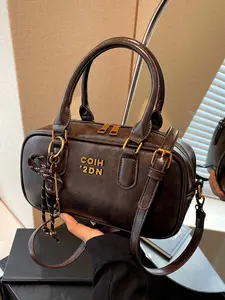 Retro and trendy hand-held bowling bag, casual and versatile one-shoulder pillow bag, textured and trendy one-shoulder commuter bag, soft leather and simple solid color design, suitable for commuting to work and other scenarios.