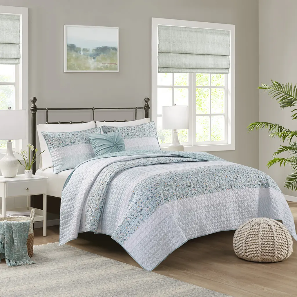 Madison Park Caralie 4-Piece Floral Seersucker Quilt Set Bedspread - Farmhouse Bedding with Hypoallergenic Microfiber, Throw Pillow & Shams (Floral Bedding Sets)