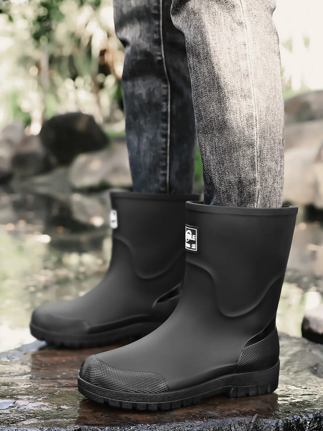 Men Mid-calf Closed Waterproof Rain Boots, Anti-slip & Wear-resistant Outsole, For Commute & Outdoor Wading On Rainy Days