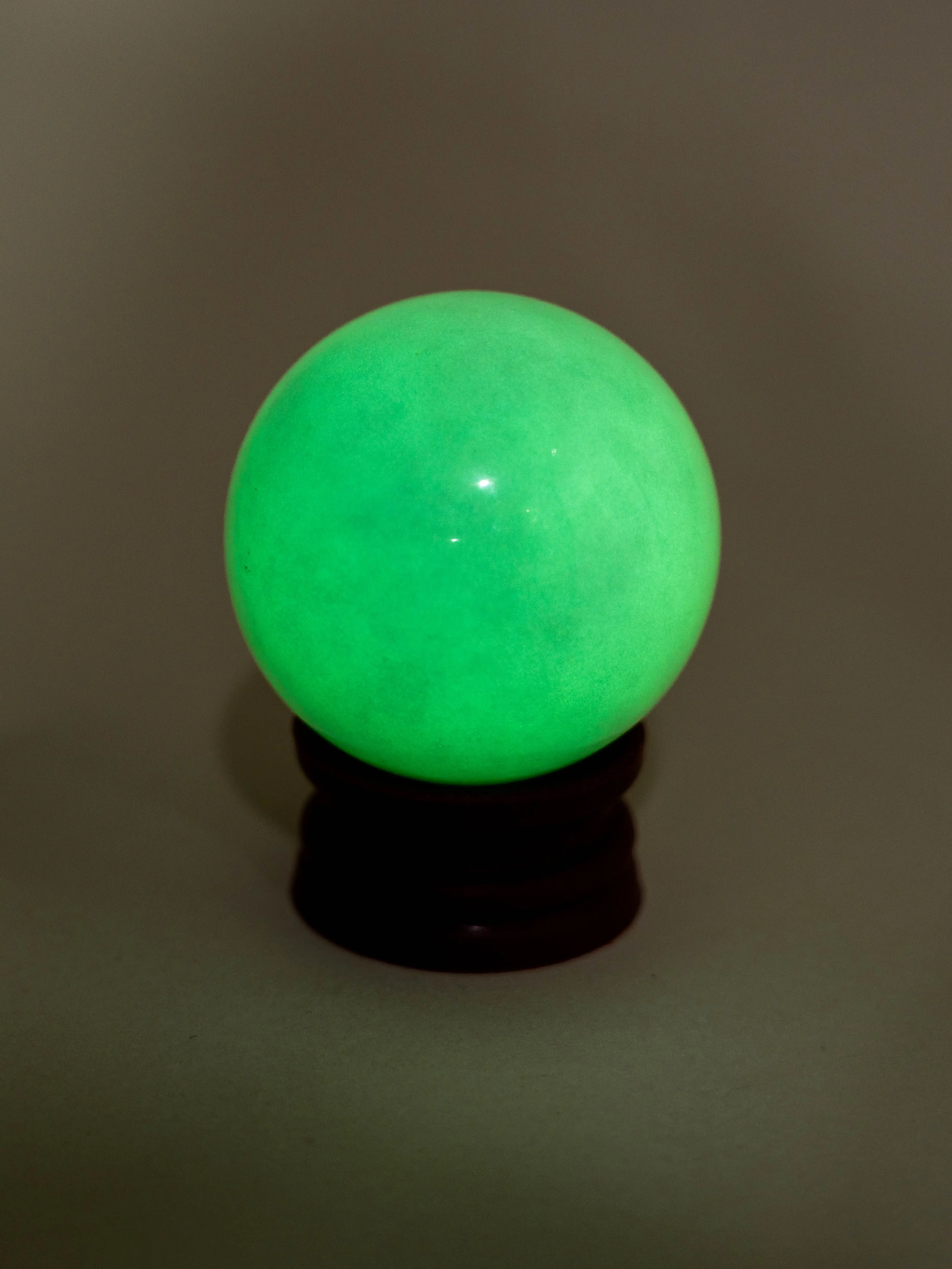 E.Green Night Gem Glow Ornament - Natural Stone Collectible, Smooth Texture, Feng Shui Wealth Attraction Cultural Item, Luminescent Stone Carving, Unique Crystal Design