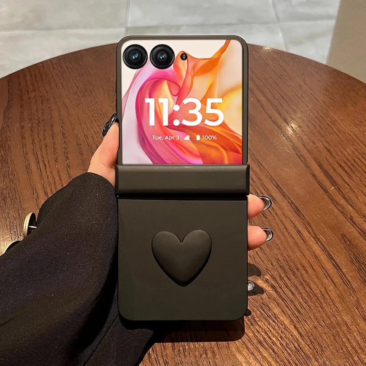 Love heart-shaped stylish phone case Cover Protector with hinge protection and hard PC back plate. This protective Shockproof phone case is suitable for Motorola Razr 2024, Razr 2025, Razr 50, Razr 60, Razr 50 Ultra, Razr 60 Ultra Accessories