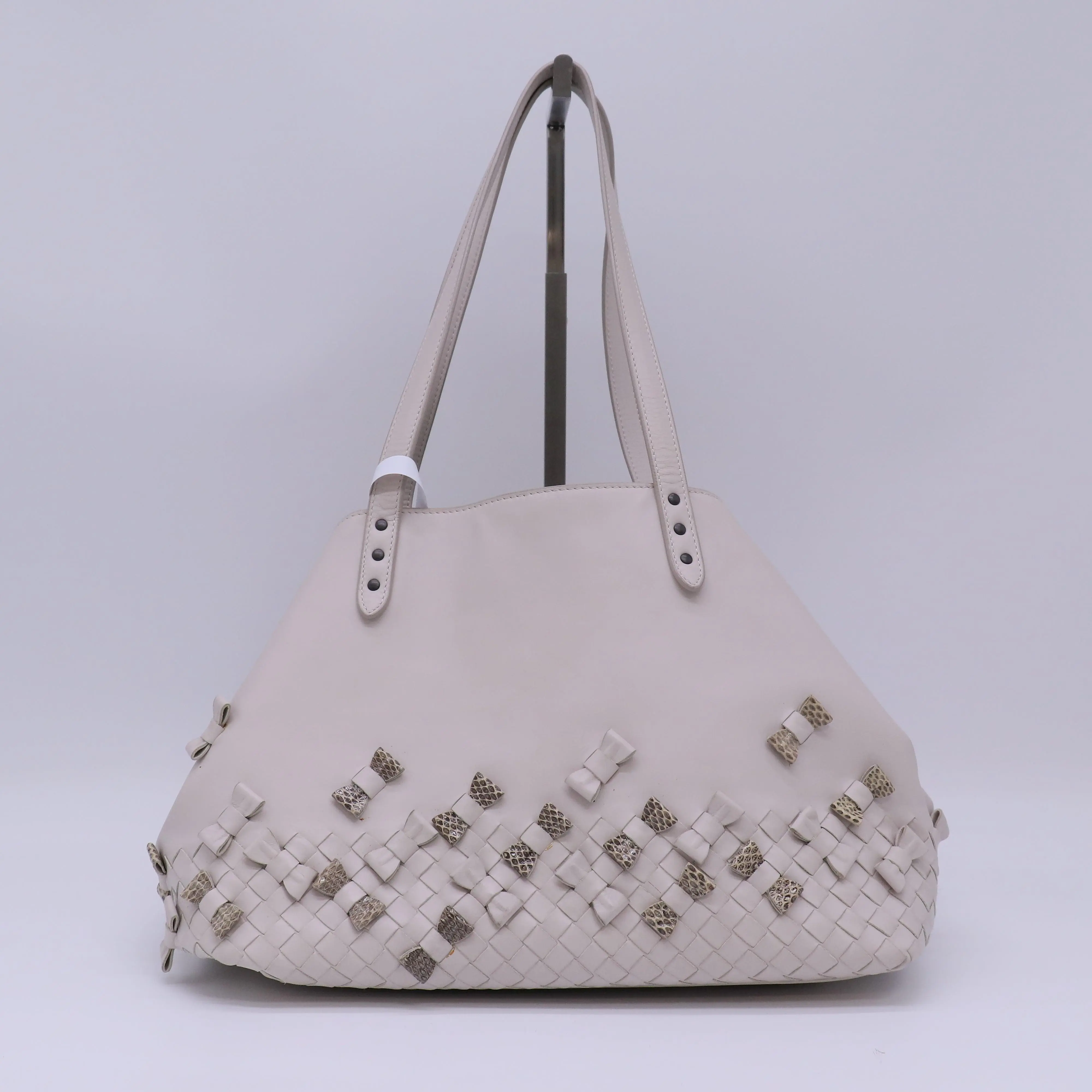 Pre-owned BOTTEGA VENETA Leather Tote Bags Intrecciato Bow and Python Accent Tote Bag B22880