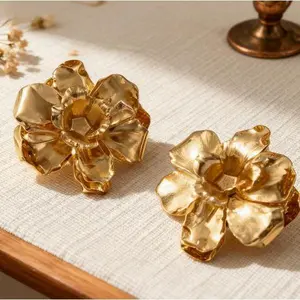 Women's Light Luxury Exaggerated Studs - Retro Gold 3D Big Flower Earrings