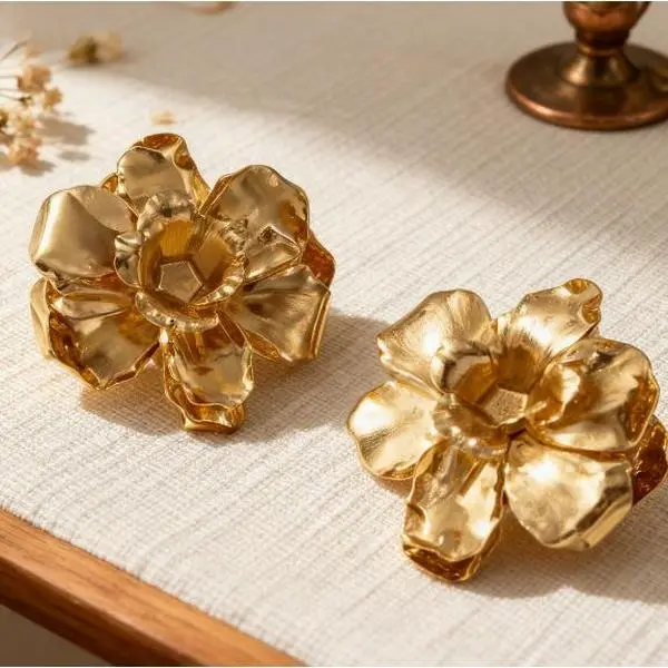 Women's Light Luxury Exaggerated Studs - Retro Gold 3D Big Flower Earrings