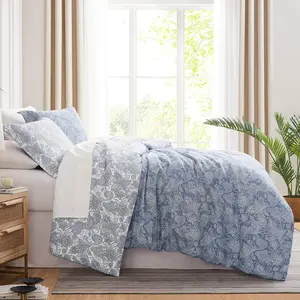 Southshore Fine Living, Inc. Perfect Paisley Comforter Set – Oversized Bedding, Down Alternative Paisley Bedspread, Reversible Comforter with Matching Pillow Sham, Blue/White