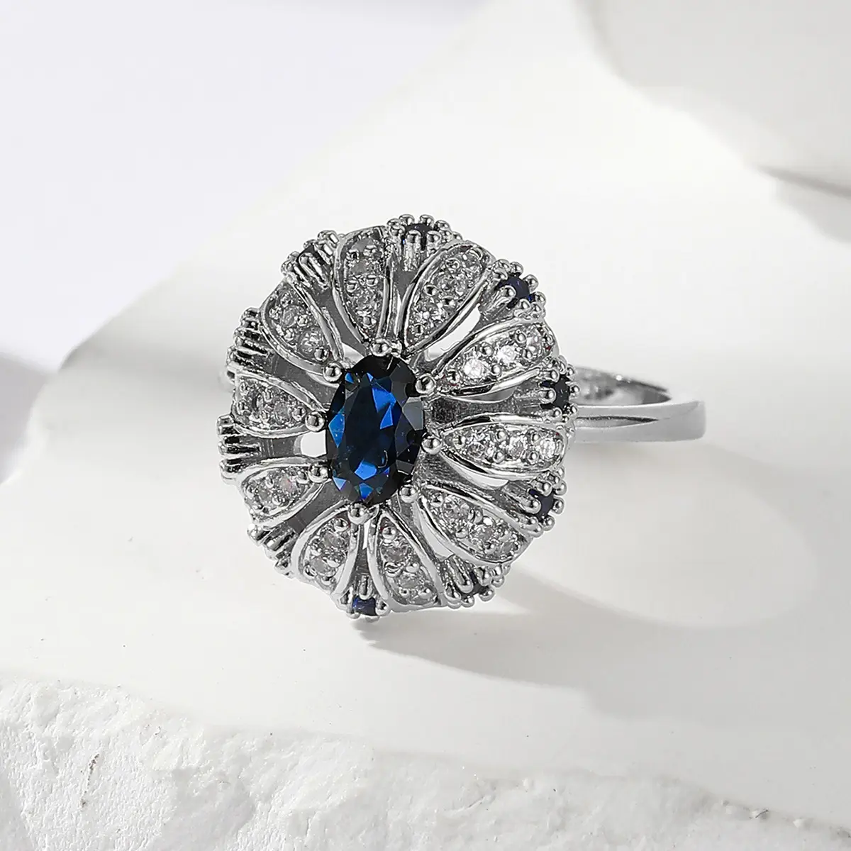 Flower Cluster Rings for Women, Vintage Boho Sunflower Ring with Hollow Paved Band - Luxury Sparkling Rhinestone Style for Party Wear, Crystal Rings