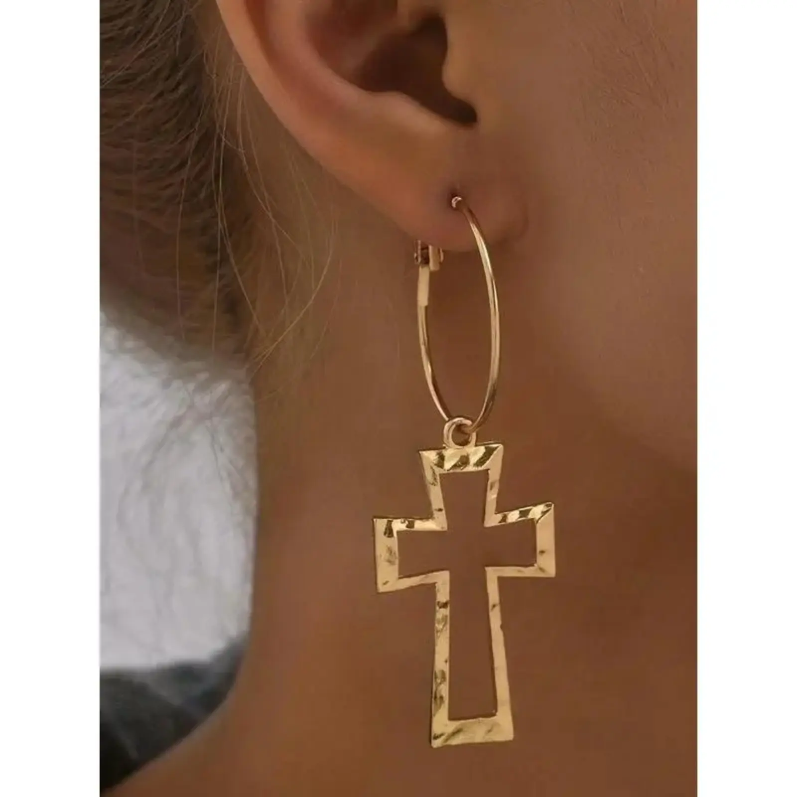 Vintage Cross Drop Earrings for Women - Chic Fashion Dangle Jewelry, Stylish Jewelry, Trendy Accessory Ideal for Gifting (1 Pair)
