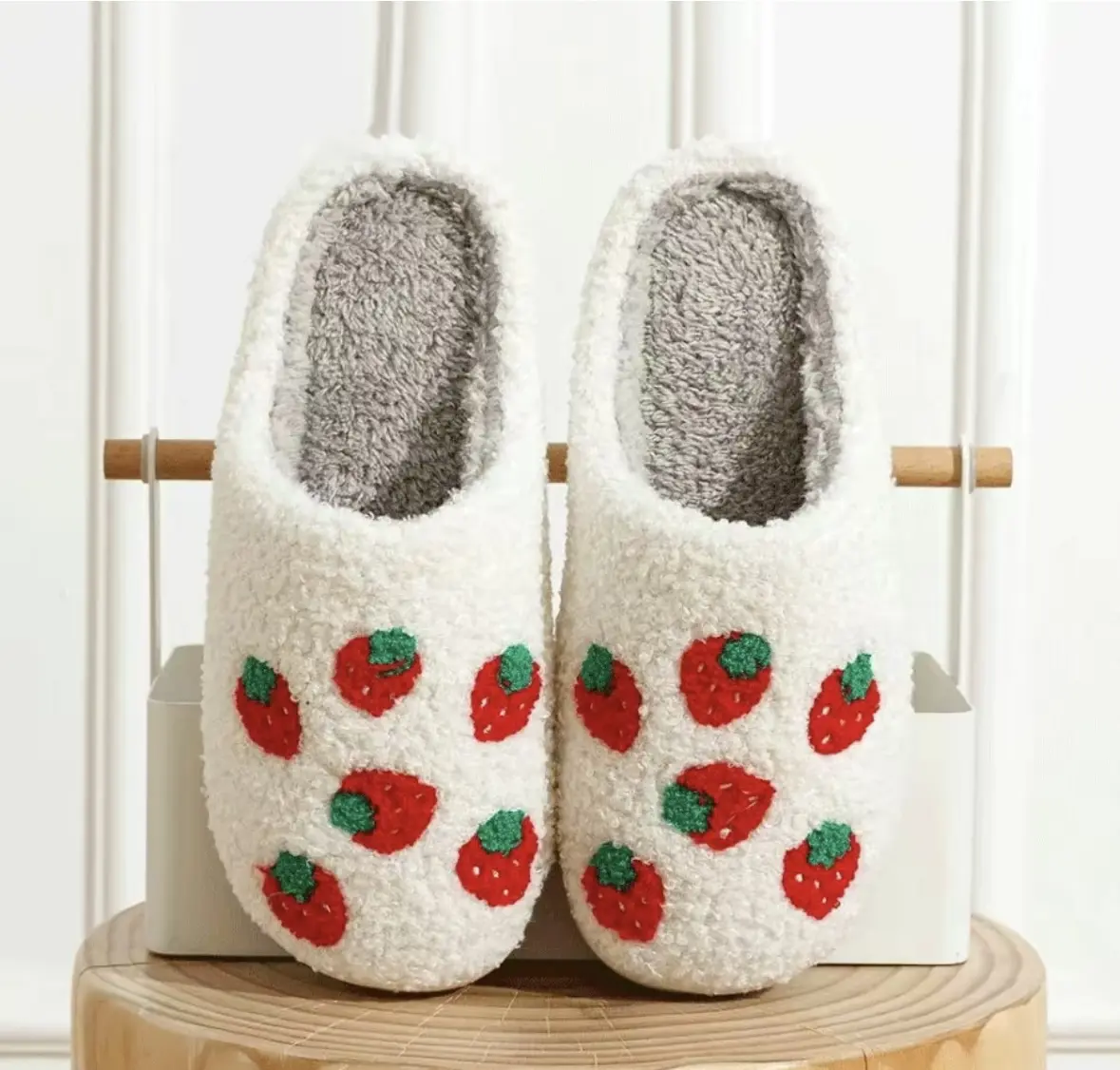 Plush Strawberry Slippers for Women, Soft Synthetic Slip-On Slides with a Cushioned Thick TPR Non-Slip Sole, Warm Indoor Shoes, Cute Shoes, Ankle, Strawberry Print