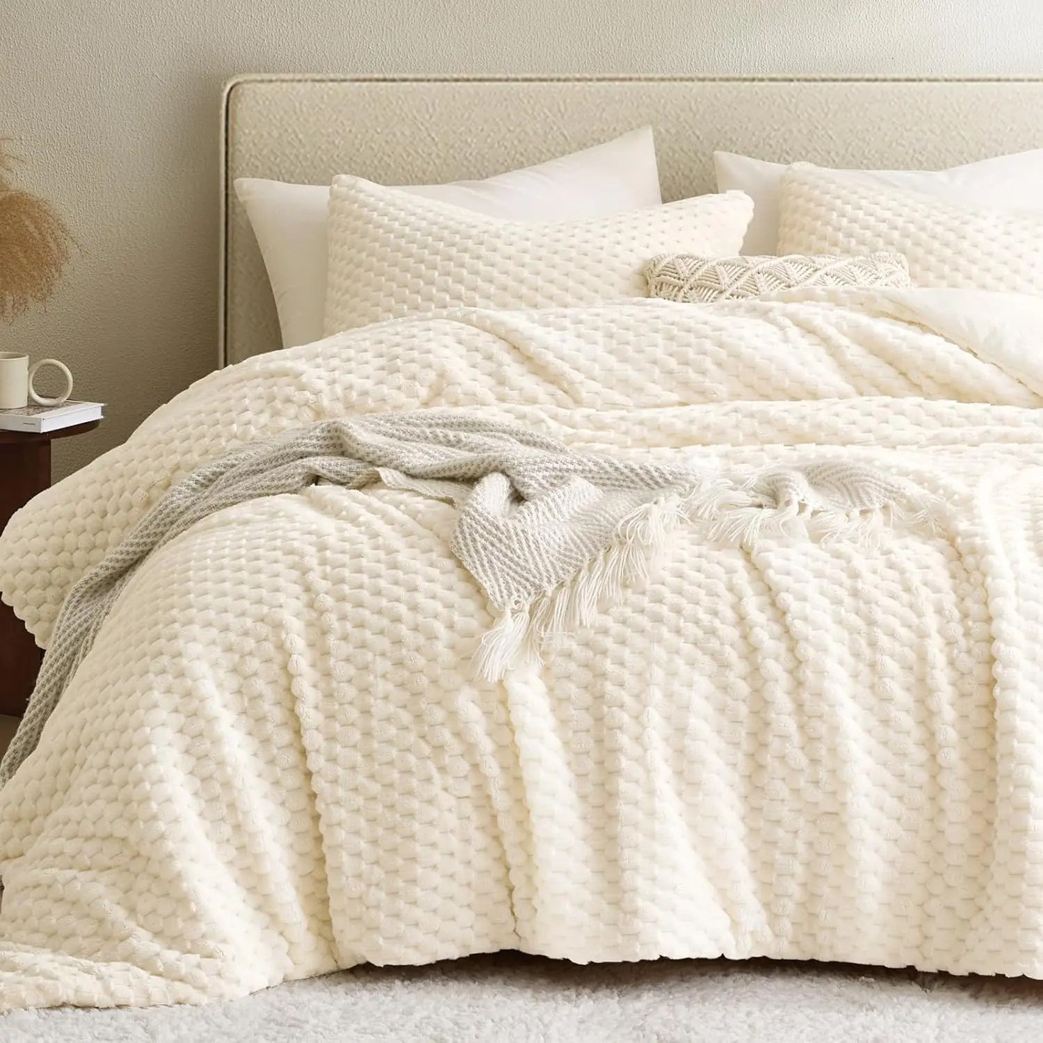 Fluffy  Comforter Set - Ultra-Soft Cream White Flannel Thick Comforter for  Bed, Luxury Warm Bedding Set for Winter & Fall, Cozy Fuzzy Bed Set,1 Comforter & 2 Pillowcases