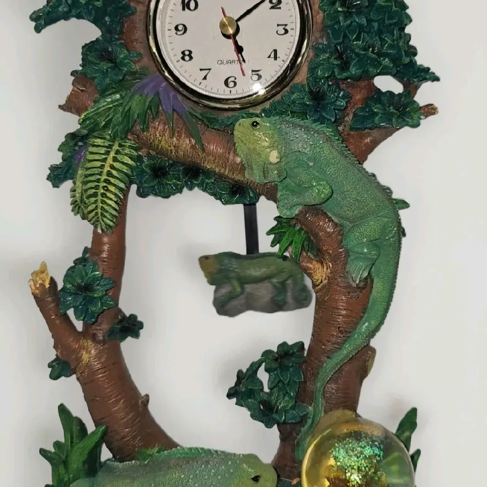 Gecko Pendulum Clock