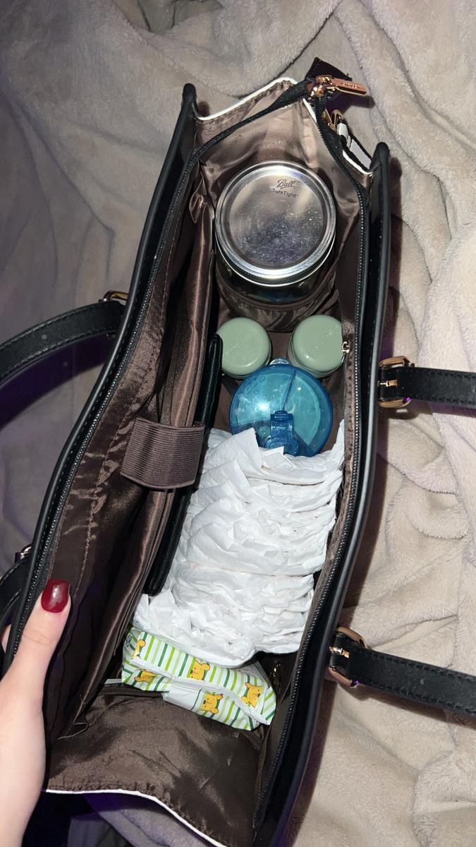 Item: Black & White, 15.6''