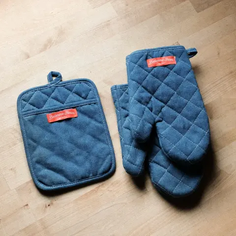 Oven Mitts & Pot Holder Set - Compatible with Cooking Utensils - Includes Two Mitts & Pot Holder - Versatile Storage Solution