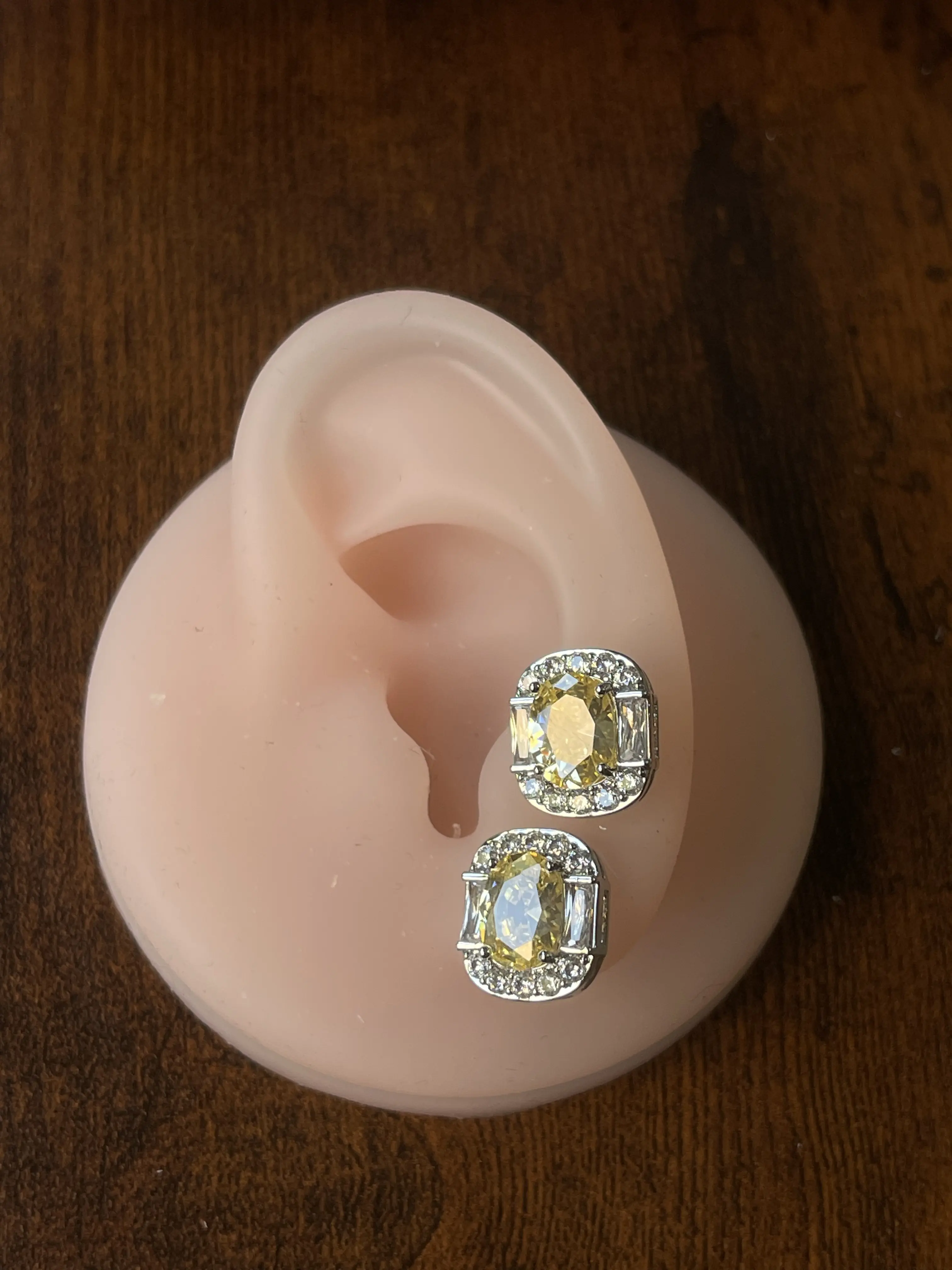 E095 Shiny Iced Out Cubic Zirconia Earrings Anti Fade Plated Hip Hop Ear Jewelry For Him Her