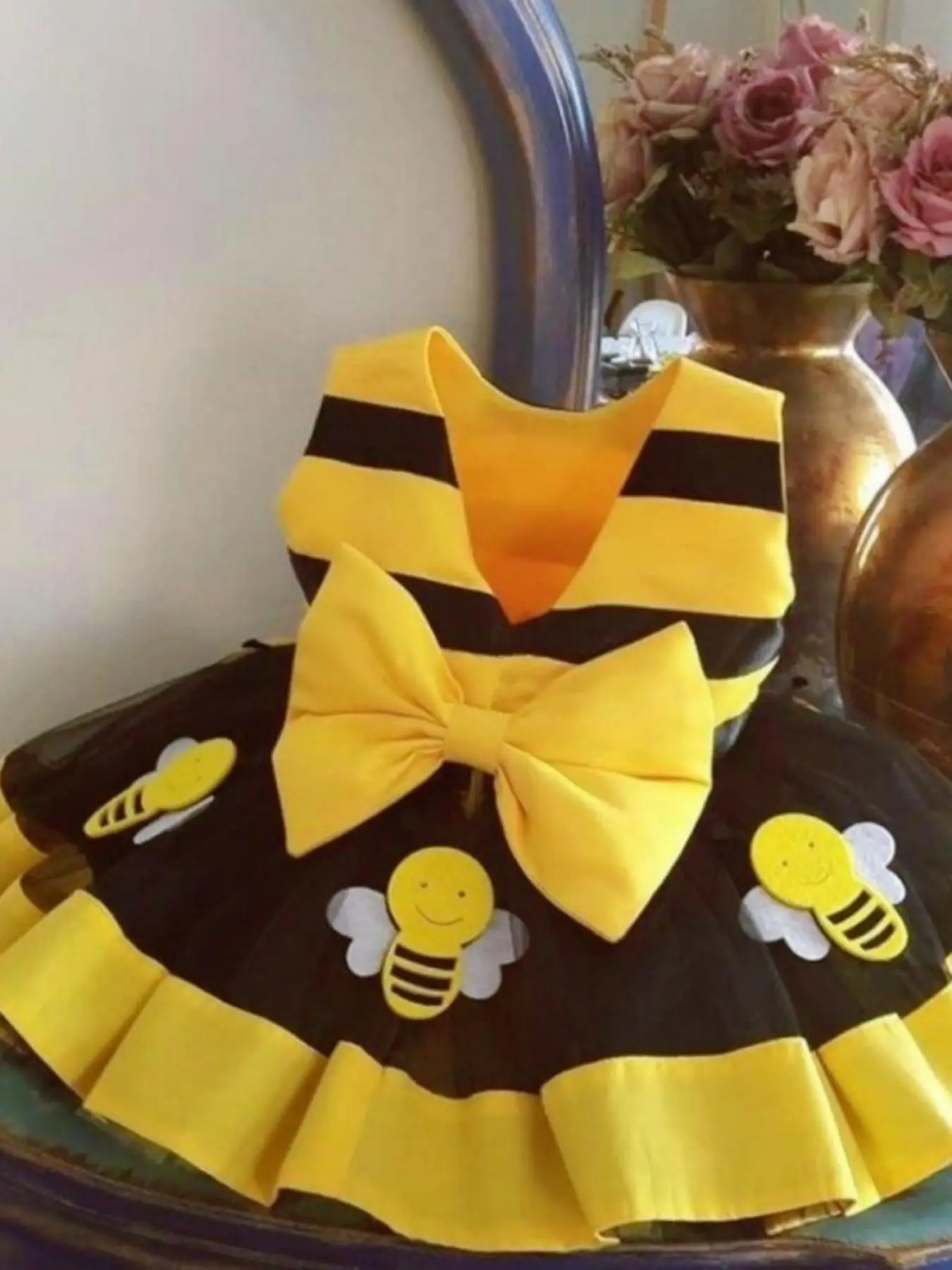 Girl's Colorblock Striped & Cartoon Bee Print Backless Dress, Cute Bow Back Plicated Princess Gown, Kids Clothes for All Seasons