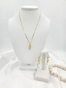 Cuban link chain a lovers' charm and earrings, made of 14K gold plated.  (12)