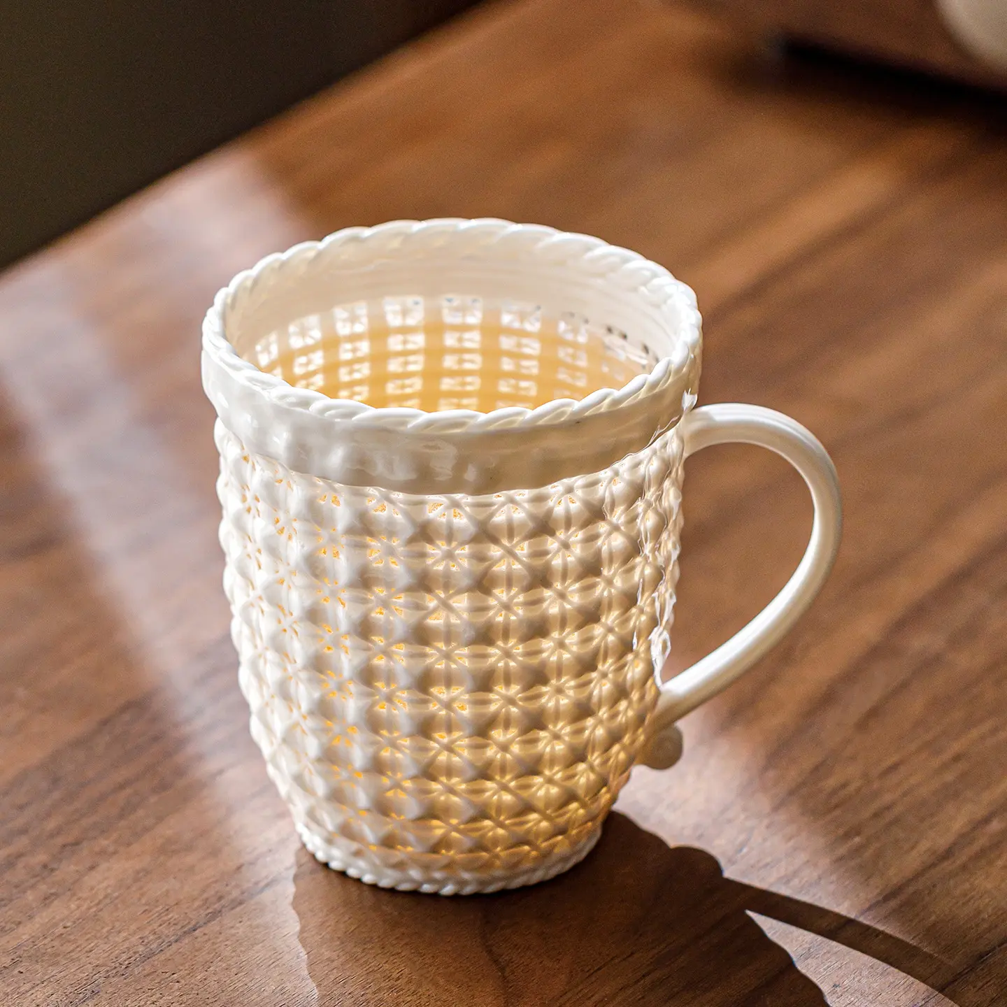 Vintage Hand-Woven Openwork Porcelain Mug - Hollow Knit-Texture White Ceramic Coffee Ware, Collectible Cultural Item for Daily Kitchen Use, Housewarming Gift
