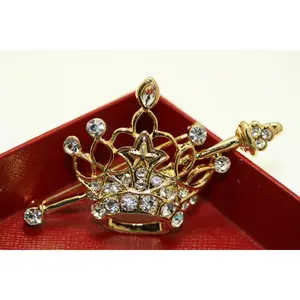Royal Crown and Arrow Royalty Queen King Rhinestones Brooch Pin, Crown Costume Jewelry Gift, Crown Brooch