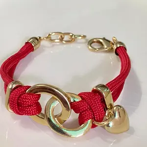 Bracelet gold plated 18 k - red cord / pulsera con cordón rojo 4 baños de oro de 18 k