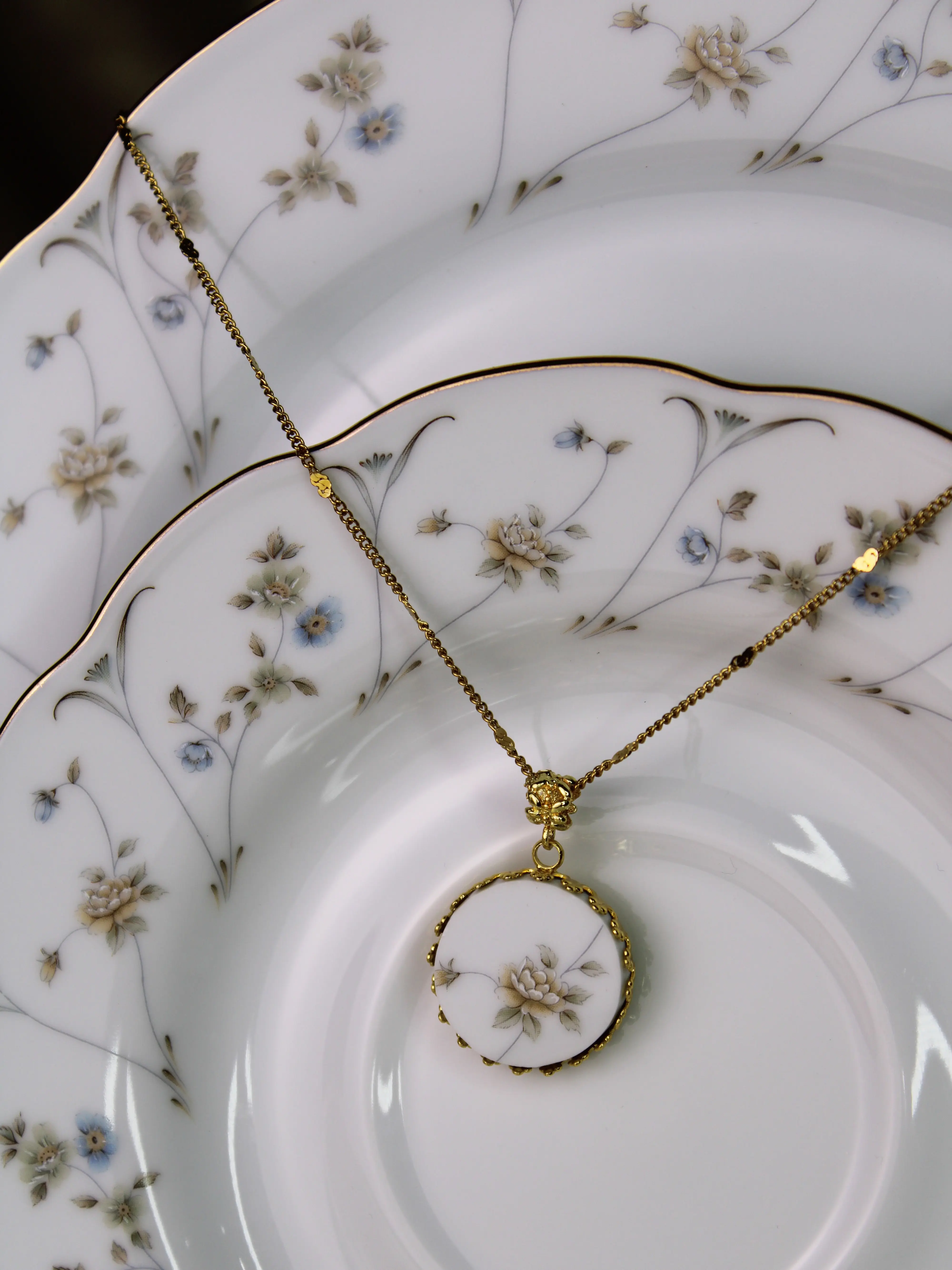 Vintage China Round Necklace | Floral Gold Crown Bezel Pendant 20mm