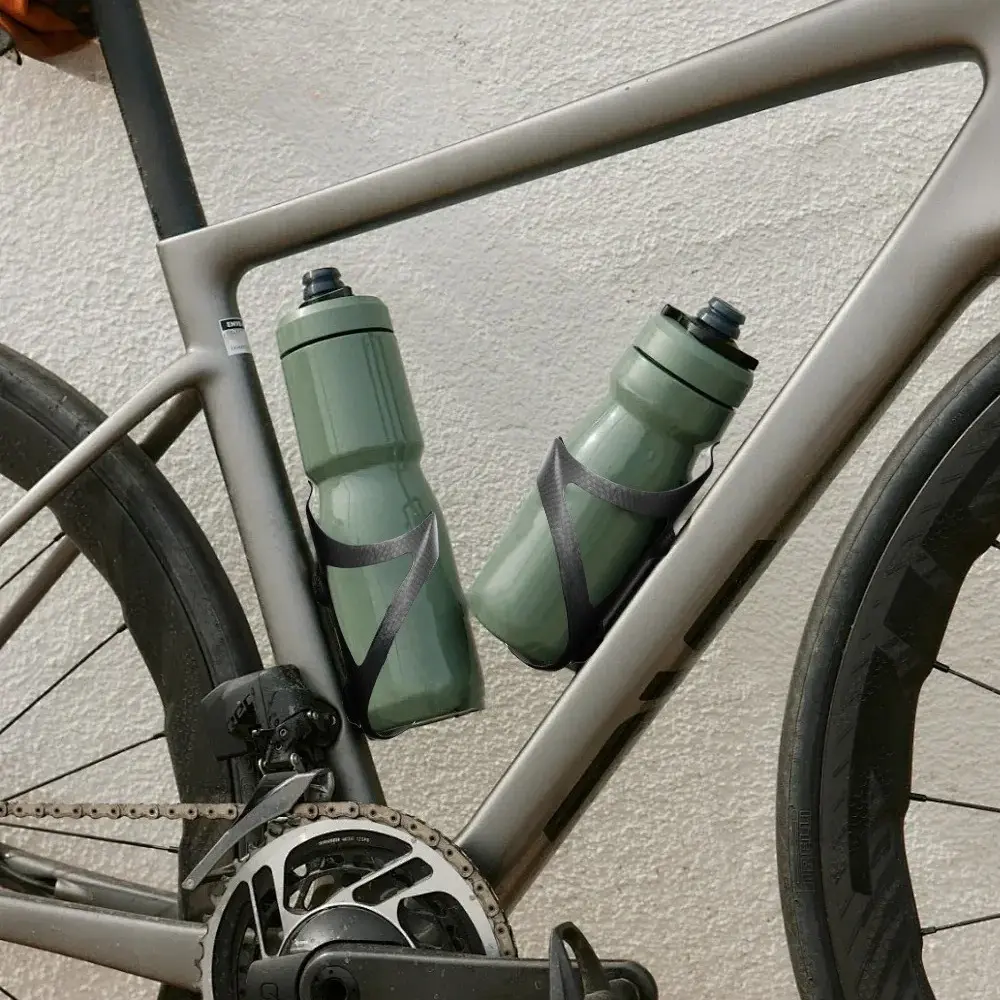 Carbon fiber water bottle cage for bicycles - mountain bike, road bike - full carbon fiber 3k ultralight water bottle holder「Premium Carbon Fiber Bike Bottle Cage: Ultra-Light, Sturdy, And Perfect For Pro-Level Rides」 Pro Aesthetic