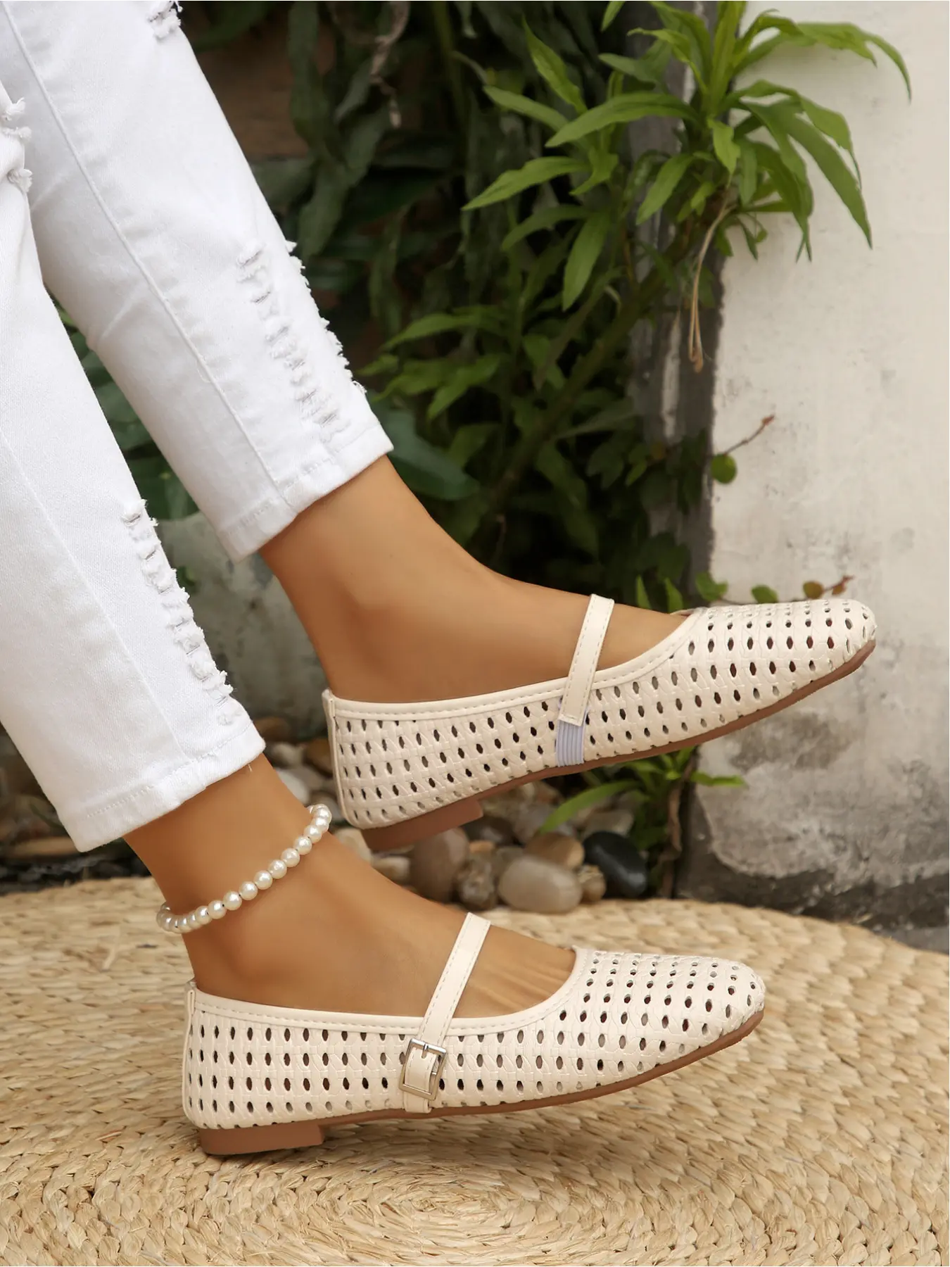 Women's Lightweight Hollow Mary Jane Footwear Flats, Casual Shoes, Square Toe Buckle Strap Breathable Fashion Shoes for All Day Wear