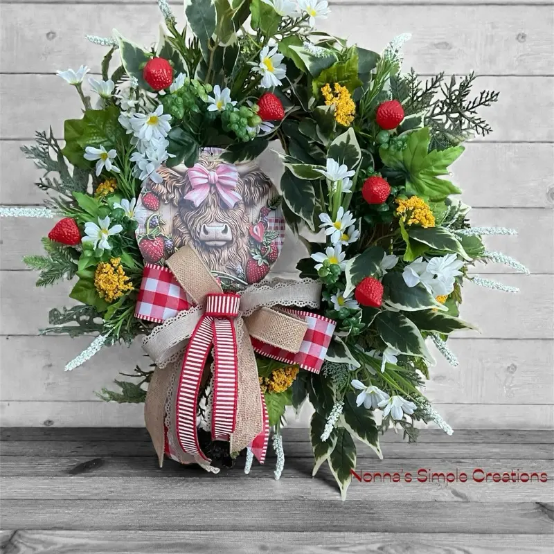 Nonne's Simple Creations Highland Cow with Strawberries Door Wreath - Festive Floral Arrangement for Home Decor