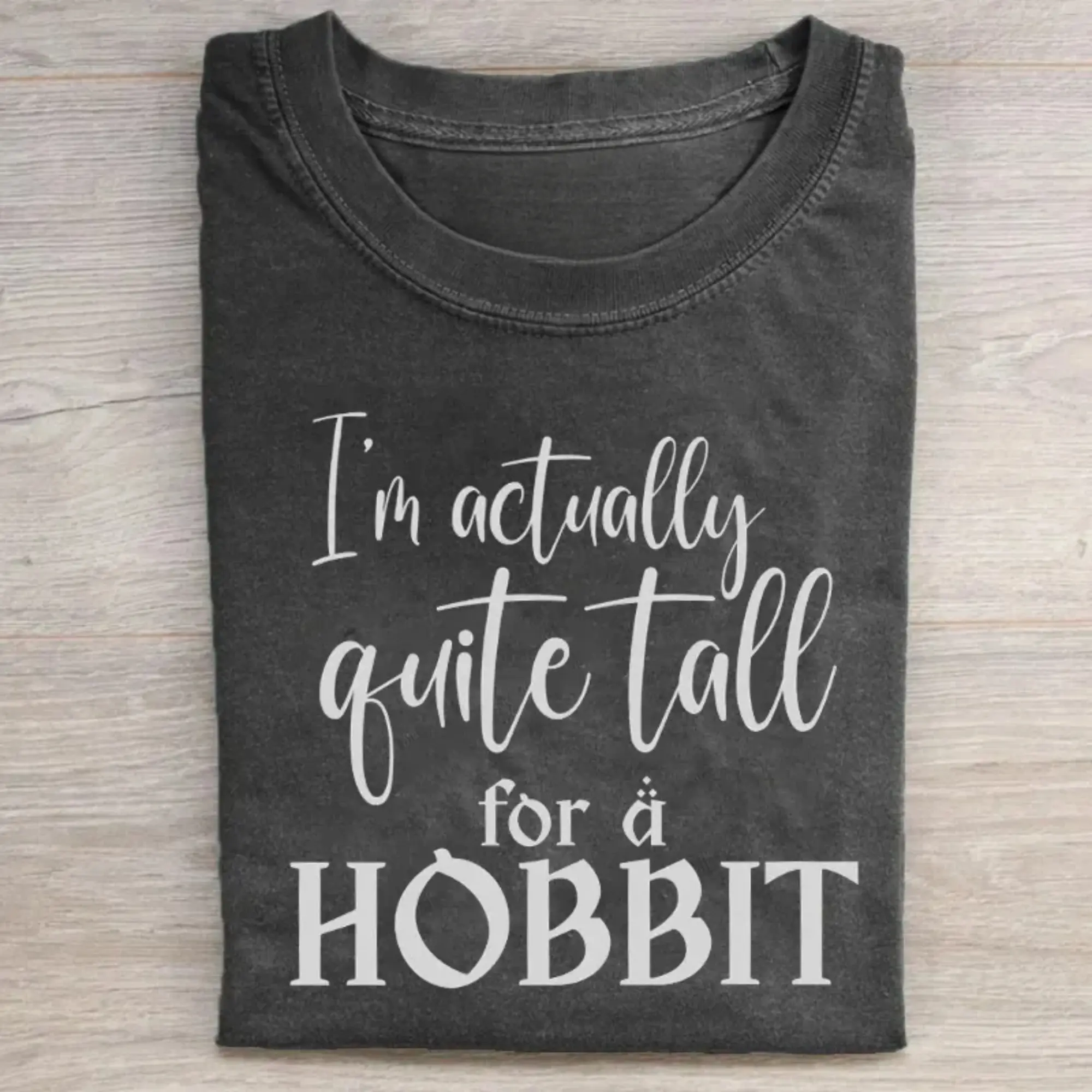 Gildan Men's Casual T-Shirt, Vintage Graphic Short-Sleeve Lord of The Rings "I'm Actually Quite Tall for a Hobbit" Funny Geek Gift, Tshirt, Shortsleeve, Cotton, Fitted, Retro, Vintage Quote, Lord Of Rings, Printed Back, Cute, Street