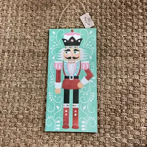 Nutcracker Sign