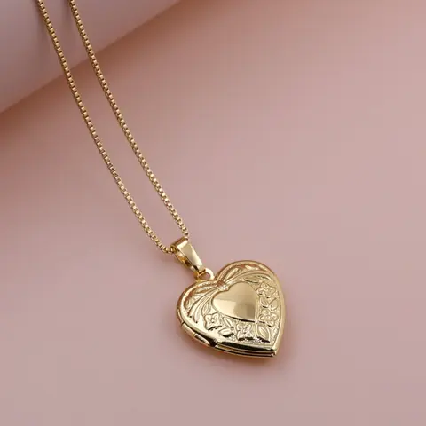 Mother's Day Gift Stainless Steel Heart-Shaped Photo Frame Pendant Necklace, Exquisite Jewelry Gift, Fashionable Versatile Design, Perfect Gift for Loved Ones, Fashionable Jewelry Accessories, Stainless Steel Necklaces