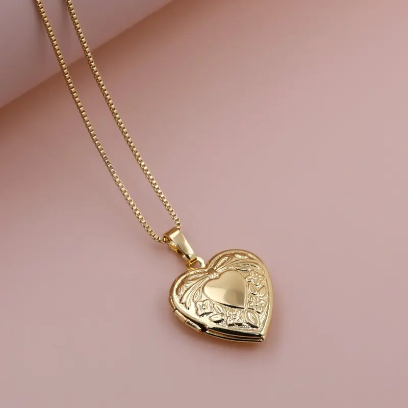 Mother's Day Gift Stainless Steel Heart-Shaped Photo Frame Pendant Necklace, Exquisite Jewelry Gift, Fashionable Versatile Design, Perfect Gift for Loved Ones, Fashionable Jewelry Accessories, Stainless Steel Necklaces