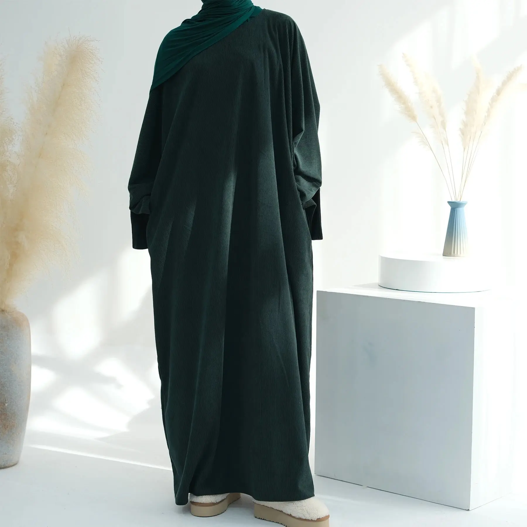 Women's Elegant Velvet Rawan Abaya - Long-Sleeve, Full-Length, Warm, Comfortable, Closed-Front, Loose-Fit Modest Islamic Winter Dress