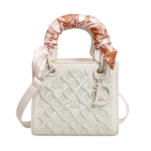 Women's Elegant Rhombus Textured Handbag, New Korean Style Casual Crossbody Shoulder Bag, Boutique Small Purse with Decor Charm, Perfect for Weddings & Formal Occasions