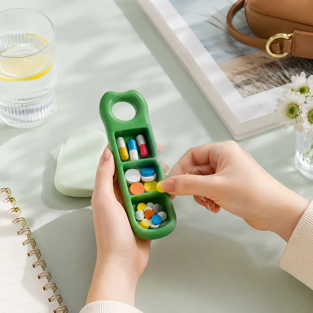 1 Piece Smooth Sliding Tray Pill Box - 3-Compartment Travel Size PP Plastic Case, Lightweight Pocket Home Organizer for Daily Travel, Outdoor Pill Storage