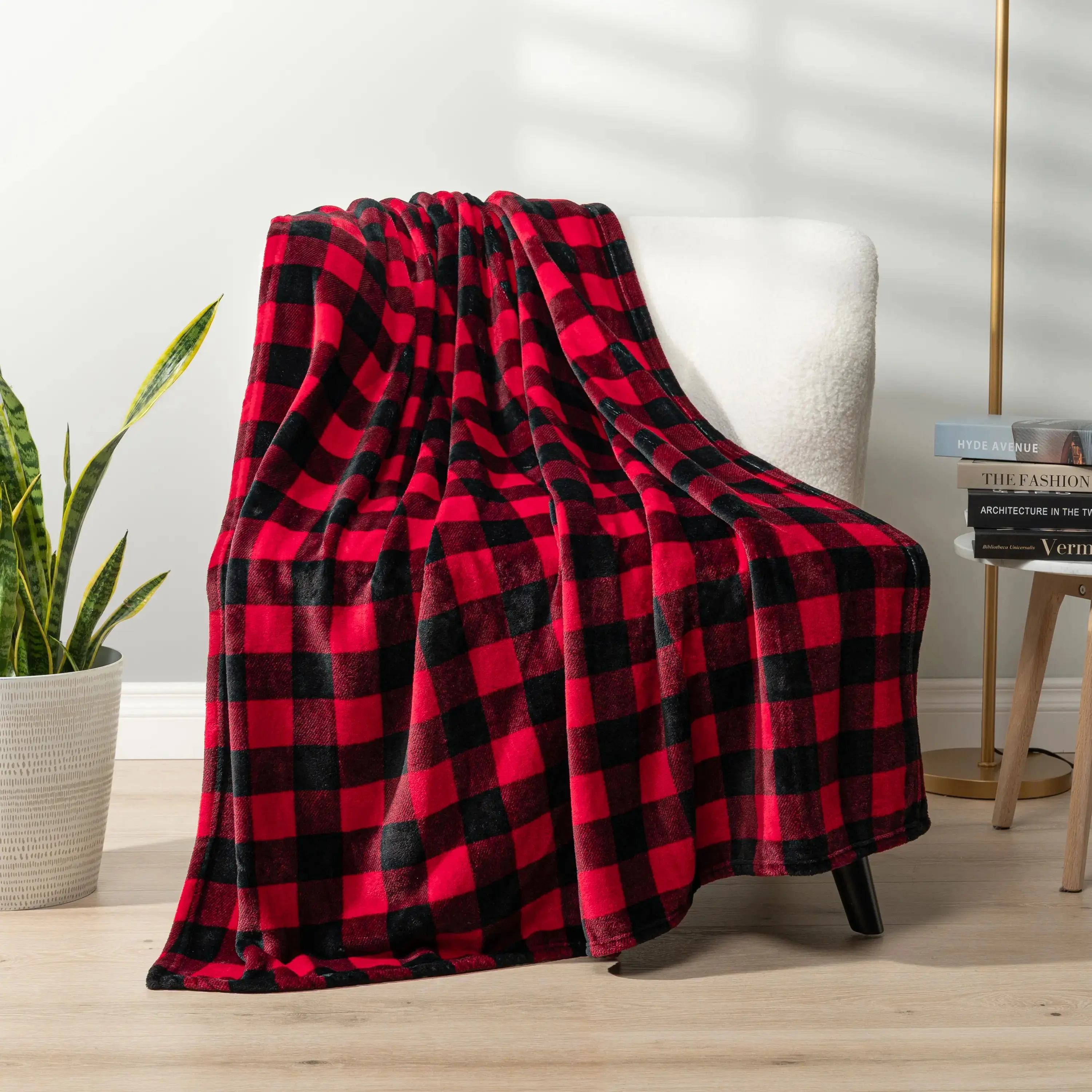 PAVILIA Buffalo Plaid Fleece Throw Blanket for Couch, Soft Checkered Flannel Blanket for Sofa, Plaid Cabin Couch Throw Bed, Warm Cozy Decorative Blanket Fall Winter Decor Gift