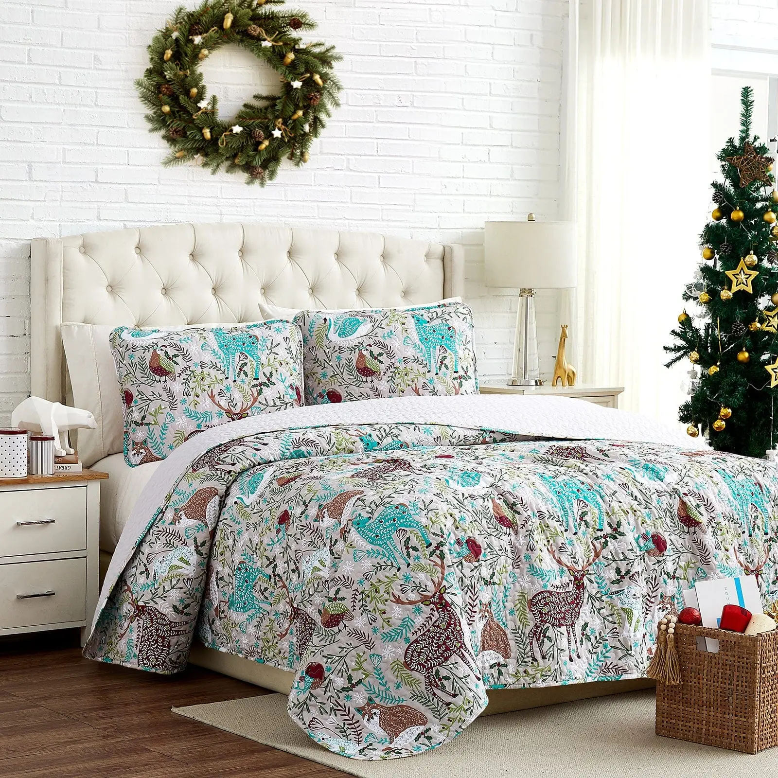 Christmas Woodland Oversized Quilt Set - Soft, Fine Quilting, Down Alternative Filling Microfiber Bedding Set, Machine Washable, Available in Full/Queen, Oversized Comforter King Sizes