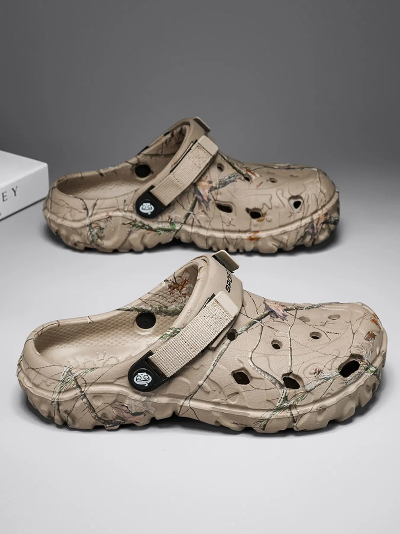 Summer Graffiti Thick Sole Holey Shoes for Men and Women, Outdoor Anti-Slip River Walking Shoes, Breathable Durable Slip-On Sandals