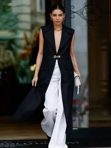 A women's black sleeveless deep V-neck metal chain button long suit vest coat, suitable for summer, suitable for light business occasions, exhibition viewing and street outing.